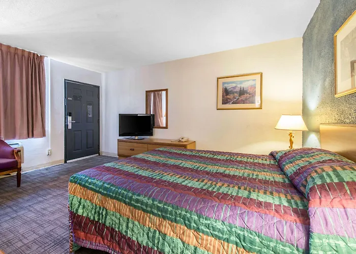 Rodeway Inn & Suites