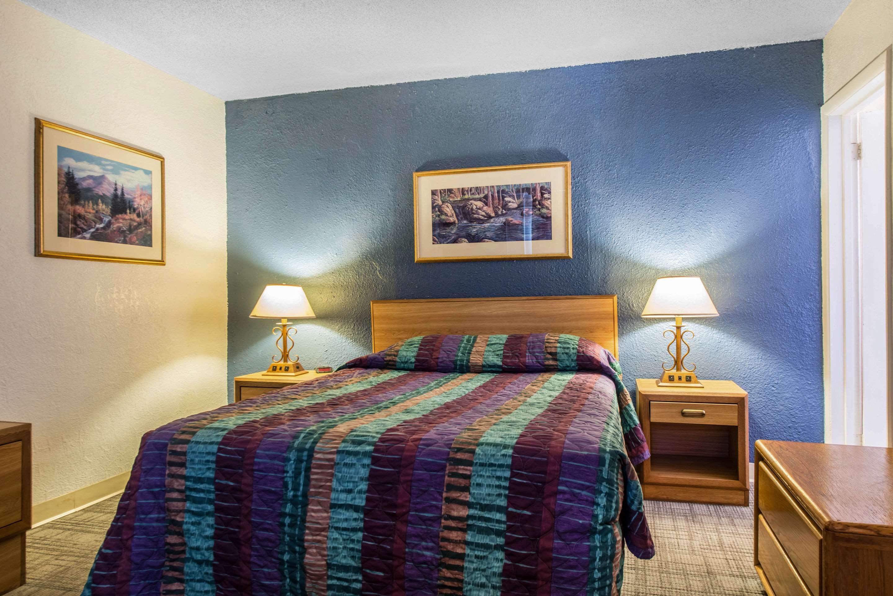 Rodeway Inn&suites